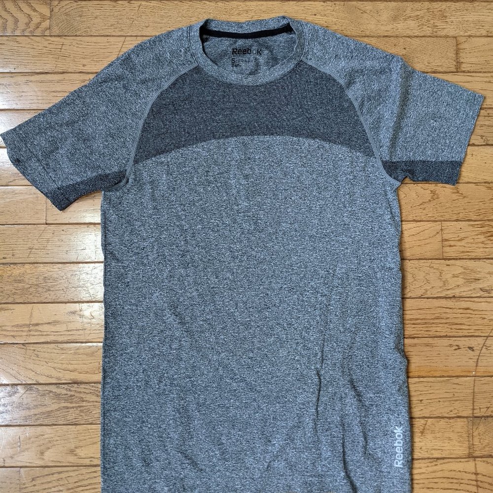 Reebok athletic shit, S